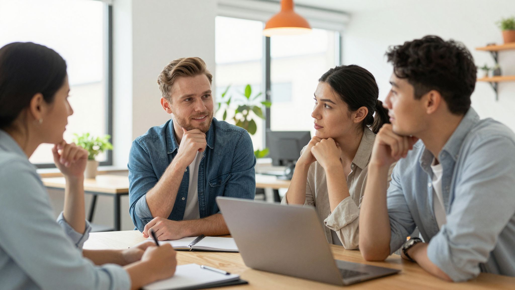 Az empátia növeli a csapatok együttműködését és teljesítményét.